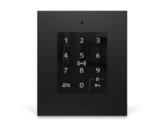 2N Access Unit 2.0 Touch keypad, Bluetooth en RFID met zwarte inbouwbehuizing voorkant