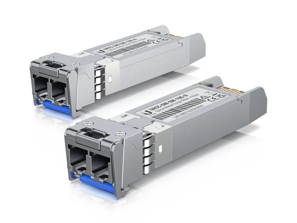 Onderkant van de twee Ubiquiti Singlemode SFP+ Modules in de vorm van de Ubiquiti UACC-OM-SM-10G-D-2