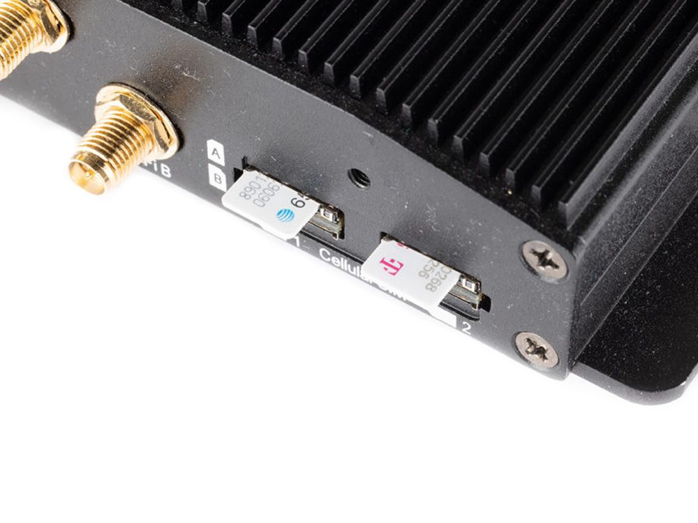 Simkaarten in de Peplink MAX BR2 Pro 5G router