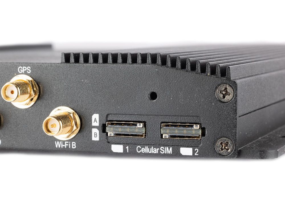 Twee simkaarsloten in de Peplink MAX BR2 Pro 5G router