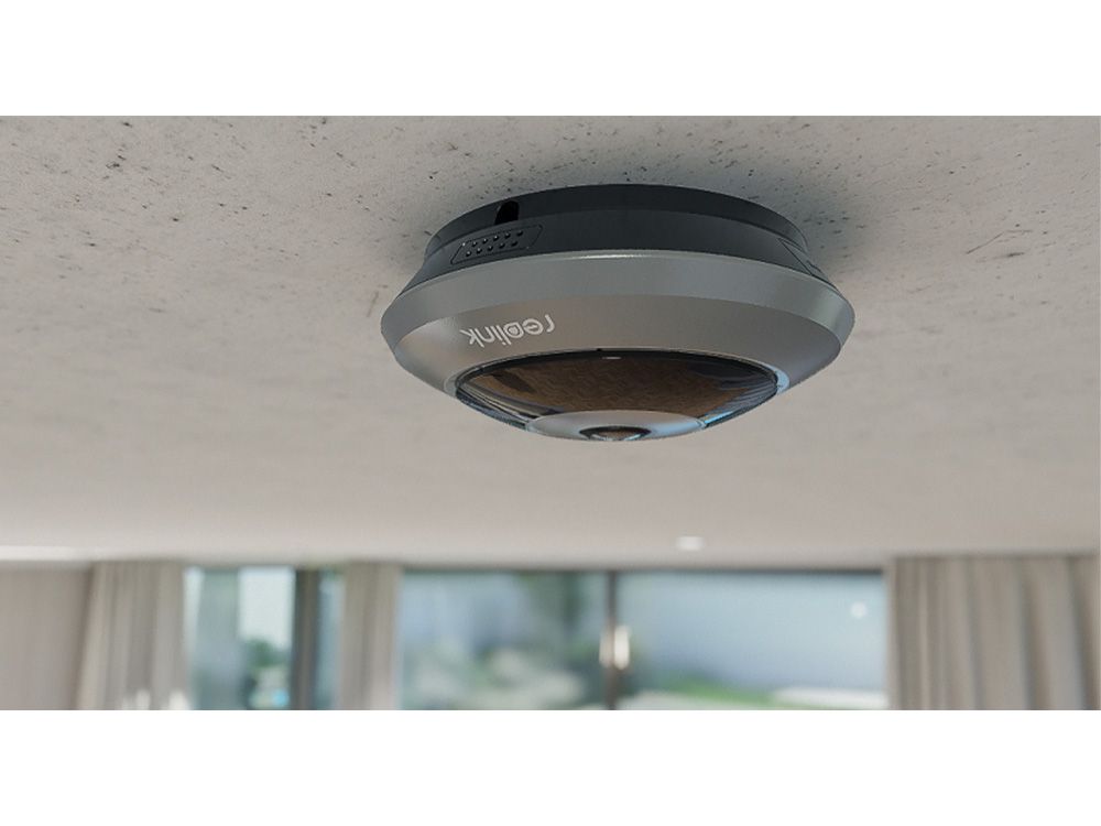In een kantoor aan het plafond geïnstalleerde Reolink REO-FE-P GRAY 6MP indoor fisheye camera met 360° panoramisch zicht
