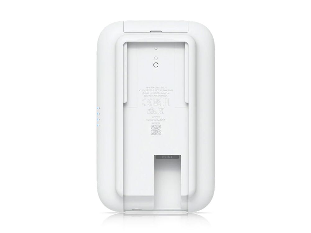 Achterkant van het Ubiquiti Swiss Army Knife Ultra UK-Ultra WiFi 5 access point met aansluitpoorten