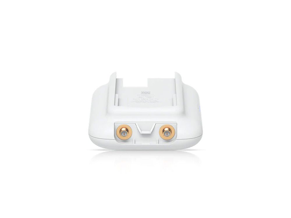 Bovenkant van het Ubiquiti Swiss Army Knife Ultra UK-Ultra WiFi 5 access point met antenne-aansluitingen