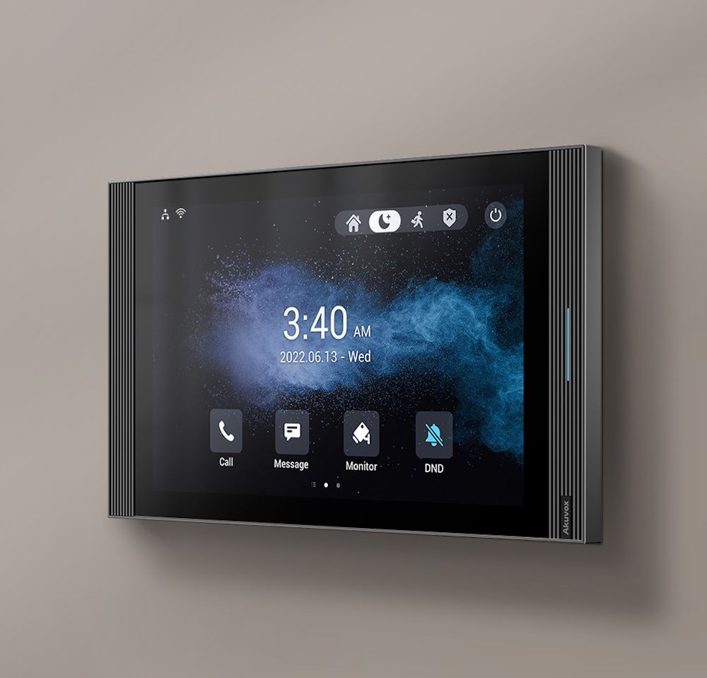 Het Akuvox S565W Intercom Bedieningspaneel binnen in een woning aan de muur