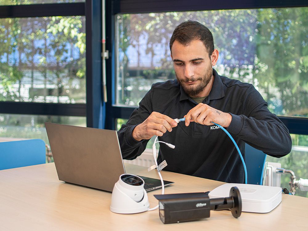 Bij de Camera en NVR voorconfiguratieservice worden camera en NVR gebruiksklaar gemaakt