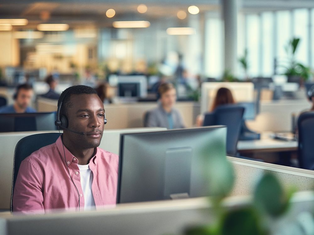 De EPOS IMPACT 100 UC Stereo USB-C+A callcenter headset in gebruik