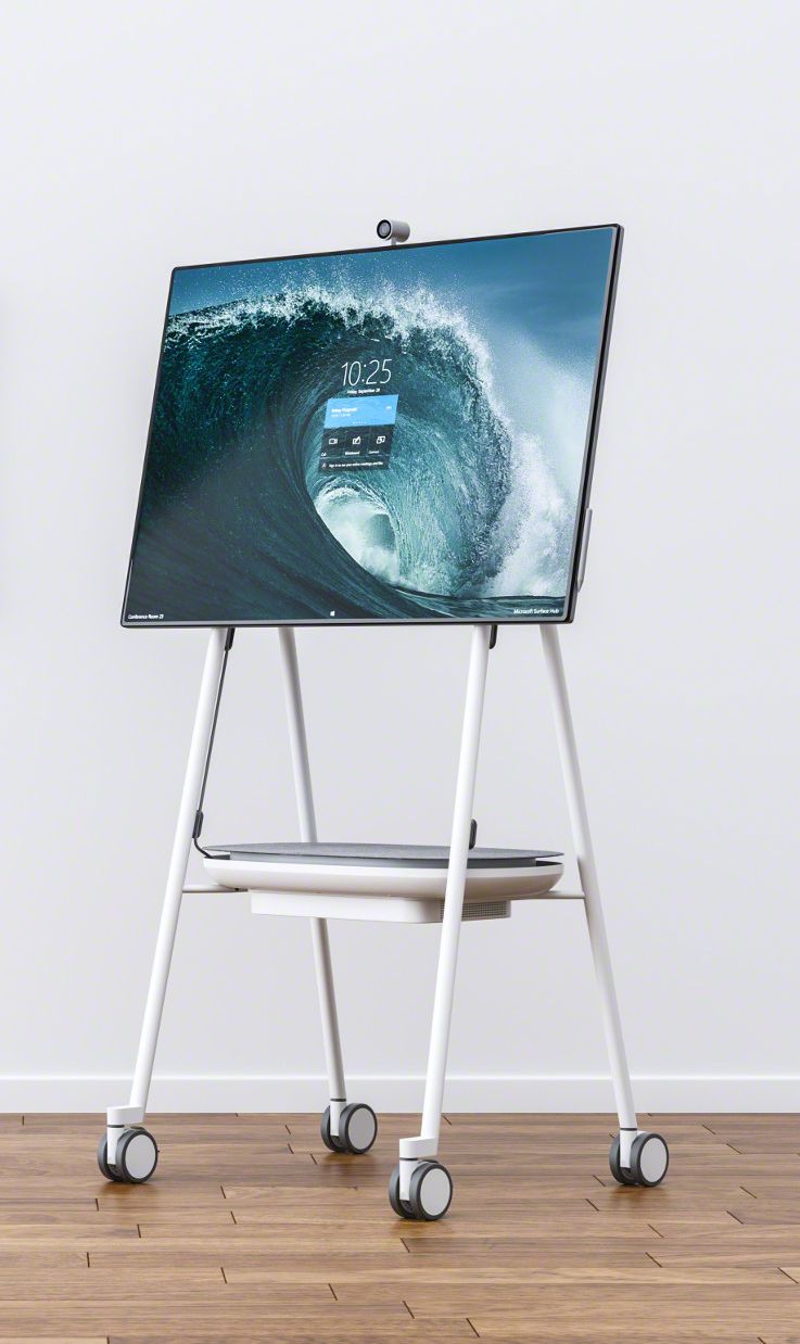 De APC CSH2 Smart-UPS mobiele accu geplaatst onder een Microsoft Surface Hub 2S of Microsoft Surface Hub 3