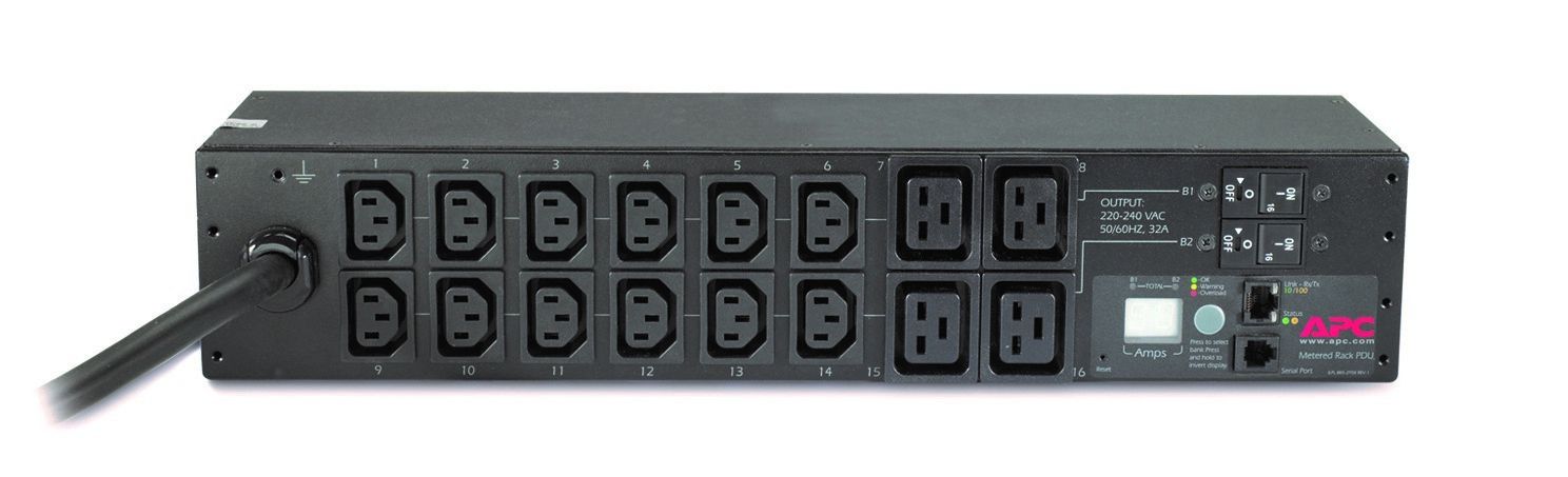 Voorkant van de APC NetShelter AP7822B Metered Rack PDU met alle 16 uitgangen
