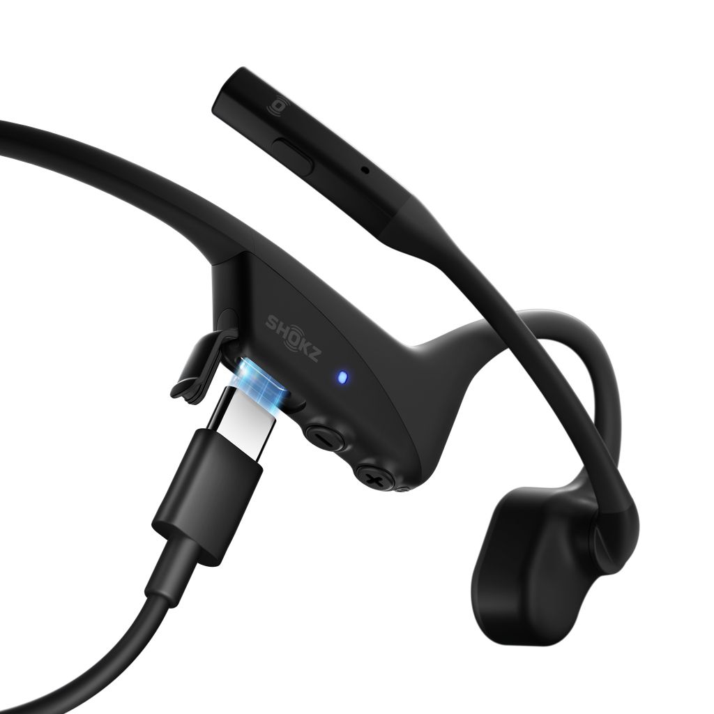 USB-C opladen van de dubbeloors Shokz OpenComm2 bone conduction open-ear headset