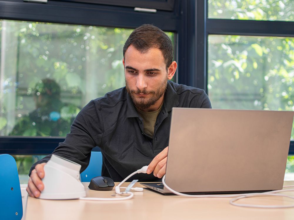 IP-Camera voorconfiguratieservice waarbij een beveiligingscamera geconfigureerd wordt.