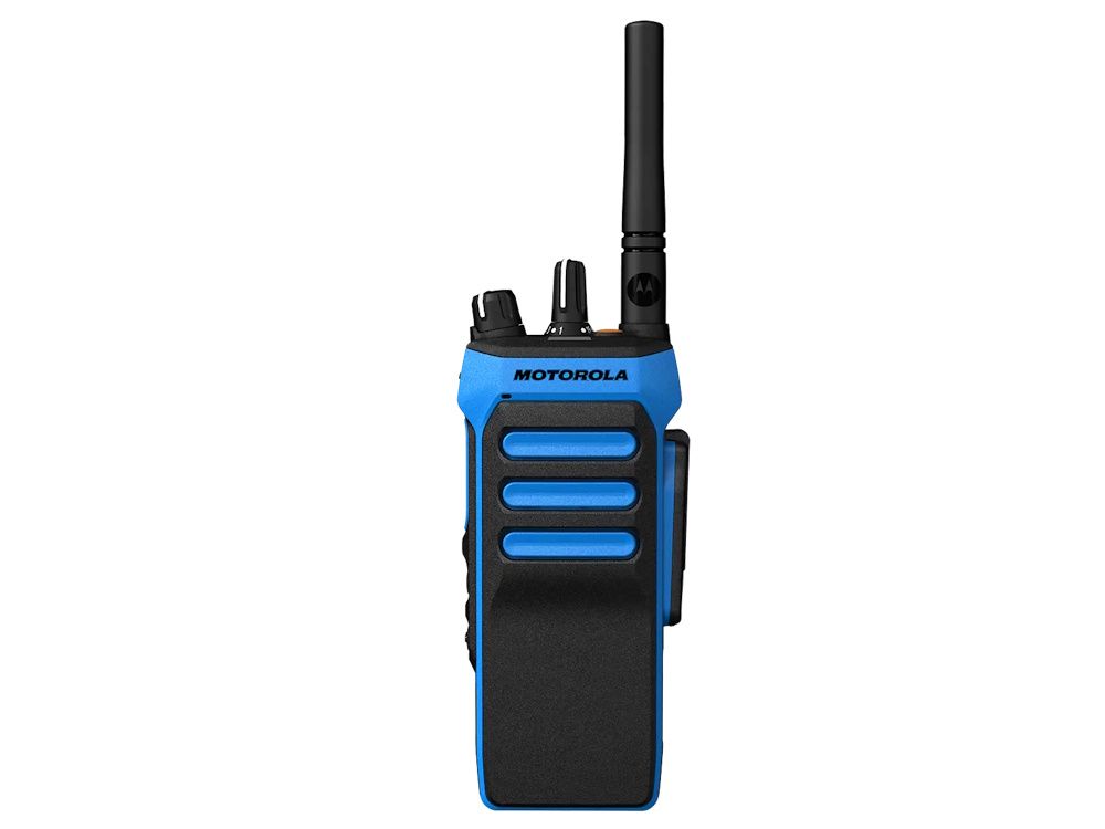 Voorkant van de Motorola R7Ex ATEX UHF portofoon met lader en zonder display