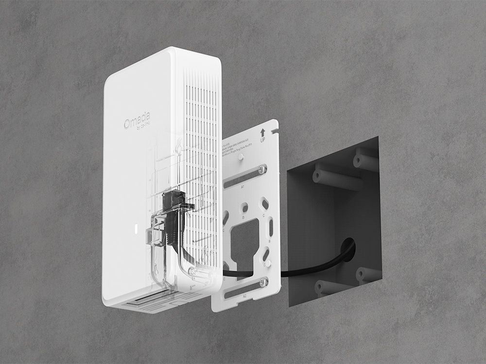 Het Omada by TP-Link EAP775-Wall indoor WiFi 7 in-wall access point met dual gang outlet box voor in-wall montage
