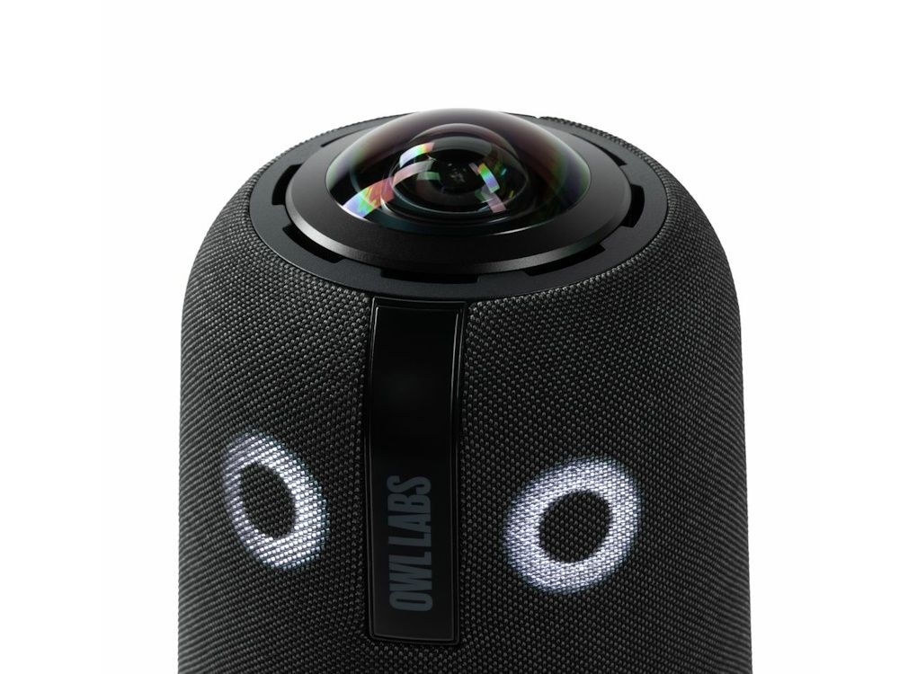 De camera van de Owl Labs Meeting Owl 4+ videoconferentie-oplossing zit aan de bovenkant