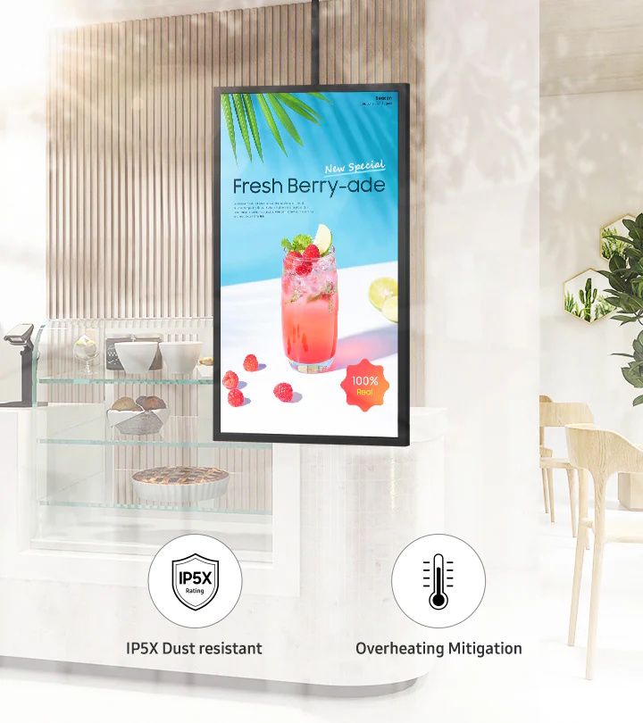 Het Samsung OM32DX 32 inch full HD high brightness display in de etalage van een restaurant of kantine
