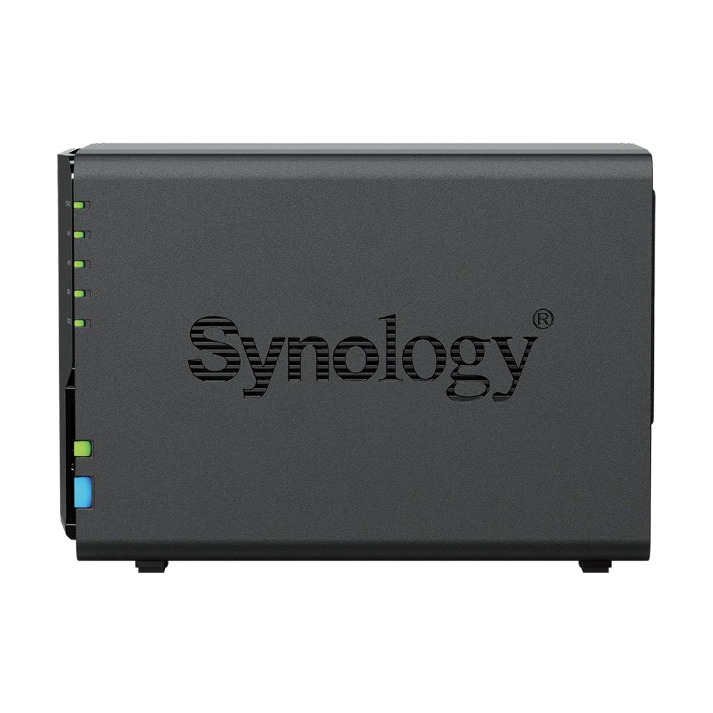 Rechter zijkant van de Synology DiskStation DS225+ NAS en 2x 12TB HDD