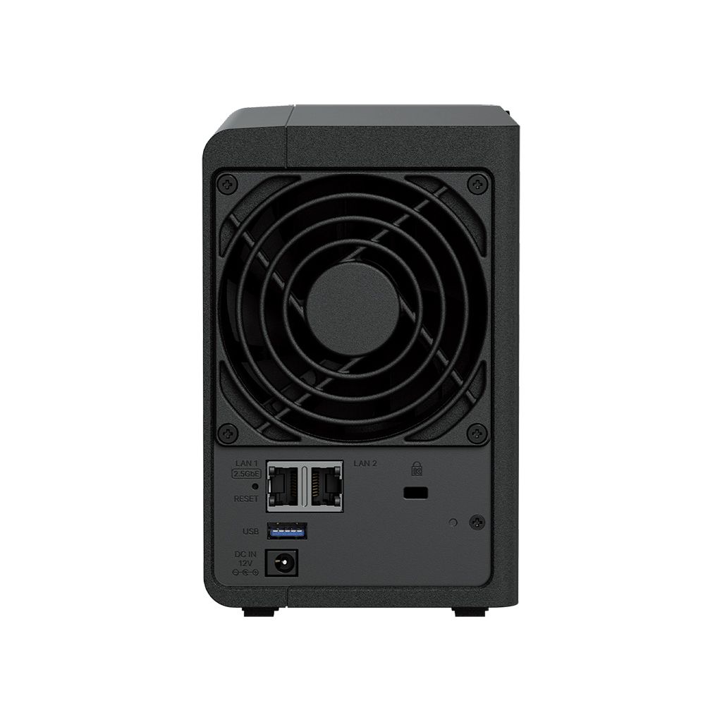 Achterkant van de Synology DiskStation DS225+ NAS en 2x 4TB HDD