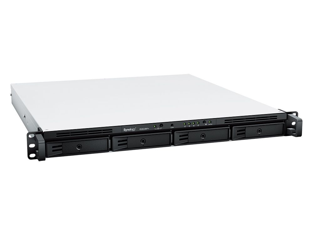 Schuin links de Synology RackStation RS822RP+ 4-bay NAS voor gegevensbeheer met redundante voeding