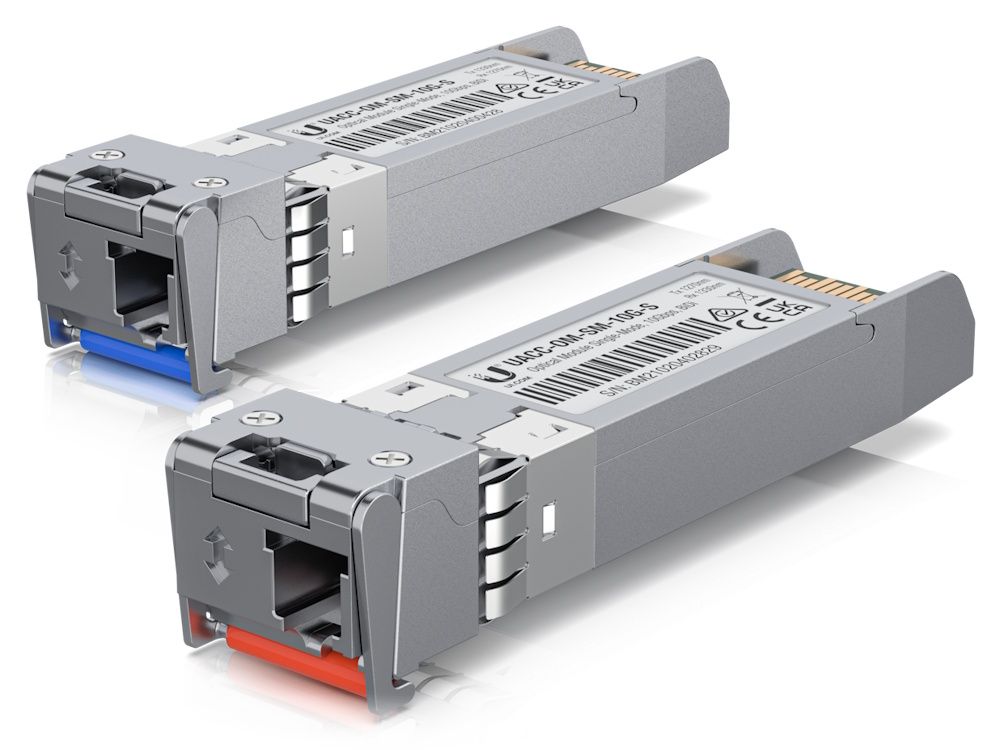 Onderkant van de twee Ubiquiti Singlemode SFP+ Modules in de vorm van de Ubiquiti UACC-OM-SM-10G-S-2