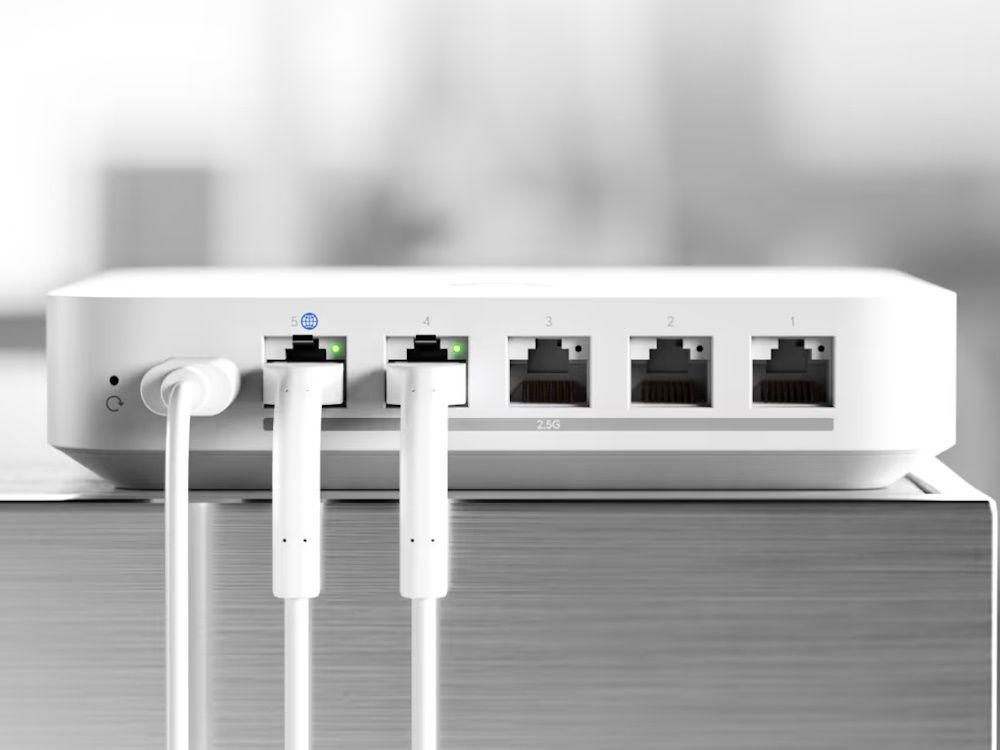 Ubiquiti UniFi Cloud Gateway Max