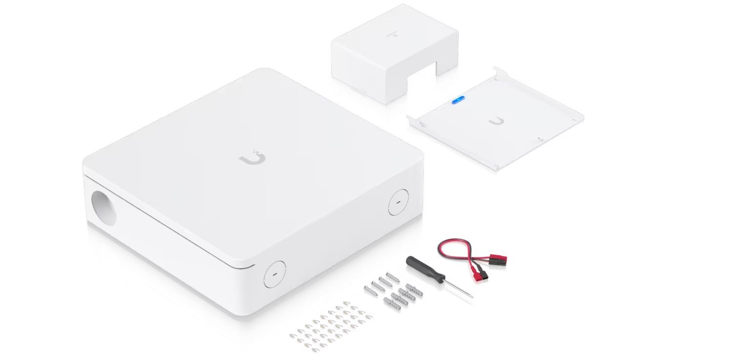 Verpakkingsinhoud van de Ubiquiti UniFi Protect Alarm Hub Kit met indoor behuizing