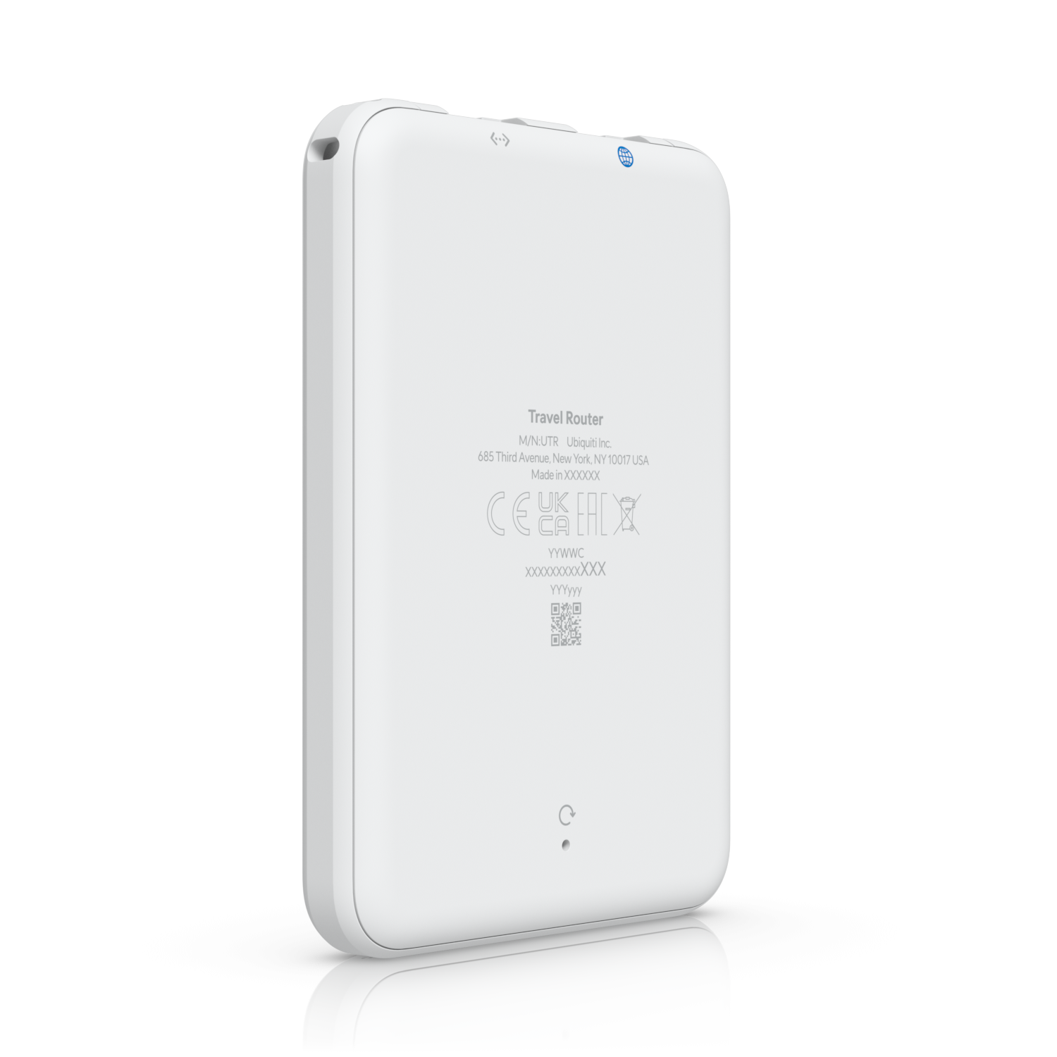 De Ubiquiti UniFi Travel Router compacte WiFi 5 VPN reisrouter schuin van linksachter