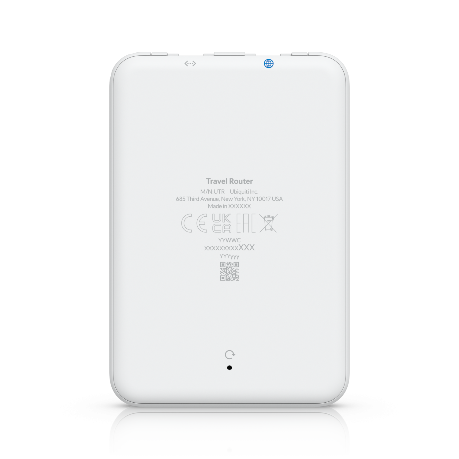 Achterkant van de Ubiquiti UniFi Travel Router compacte WiFi 5 VPN reisrouter met reset mogelijkheid