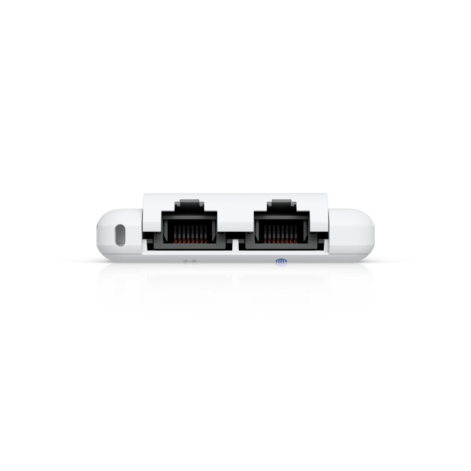 Onderkant van de Ubiquiti UniFi Travel Router compacte WiFi 5 VPN reisrouter met twee RJ45 Gigabit ethernetpoorten voor WAN-verbinding en LAN-verbinding