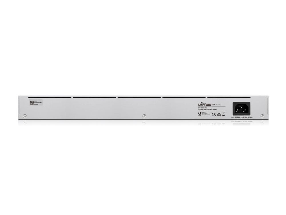Achterkant van de Ubiquiti UniFi USW-48-POE Gen2 managed 48-poorts PoE+ netwerk switch met stroomaansluiting