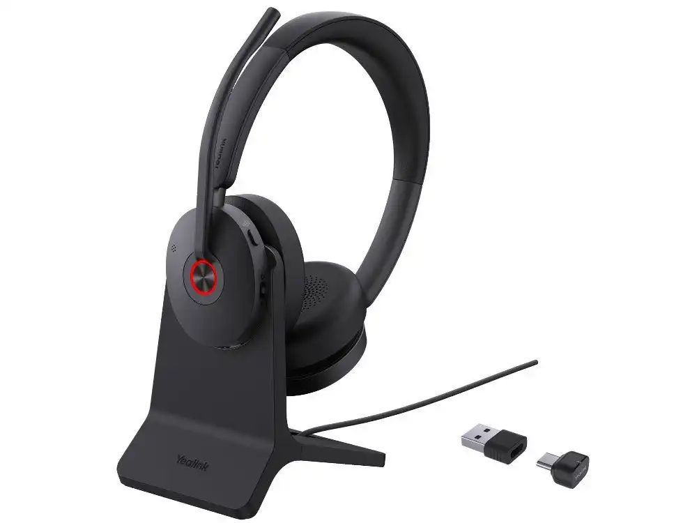 Dubbeloors variant van de Yealink BH74 headset serie met een USB-A dongle en USB-C dongle en een optionele laadstandaard