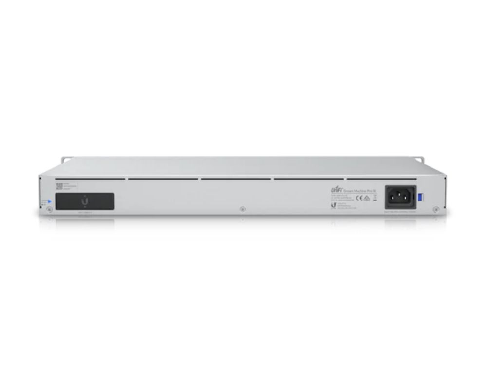 Achterkant van de Ubiquiti UniFi Dream Machine SE met stroomaansluiting