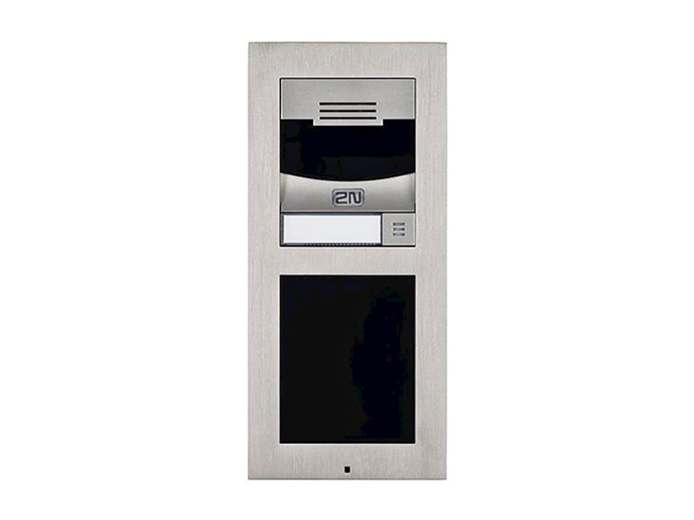 Voorkant van de 2N IP Verso Intercom met camera en drukknop