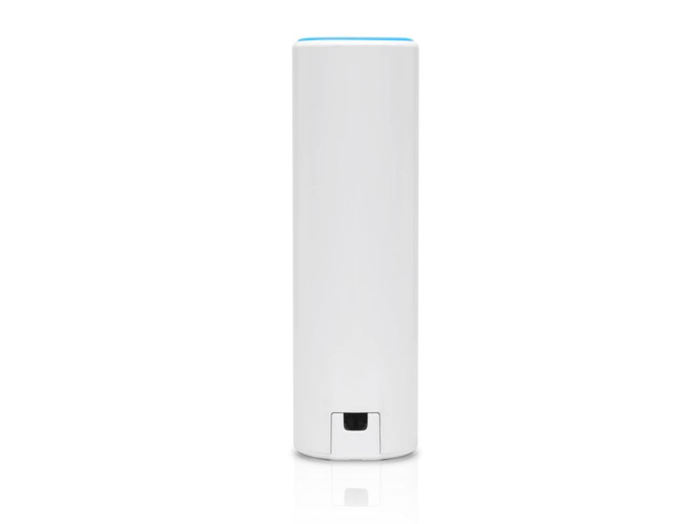 Achterkant van het Ubiquiti UniFi 6 Mesh WiFi access point met klepje naar ethernetpoort