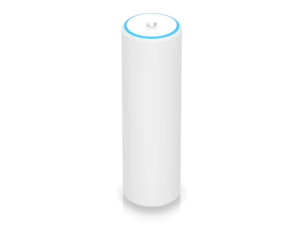 Voorkant van het Ubiquiti UniFi 6 Mesh WiFi 6 access point en de bovenkant met Ubiquiti UniFi logo