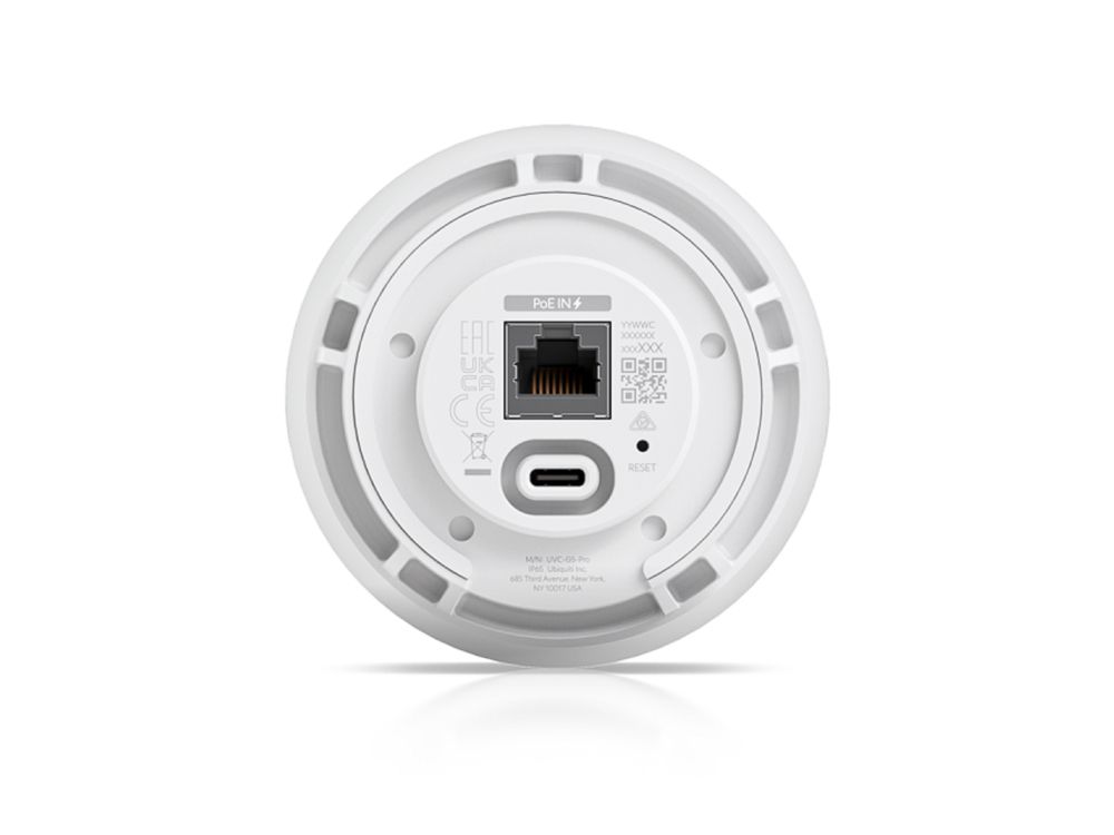 Achterkant van de Ubiquiti UniFi Protect G5 Pro IP camera met ethernetpoort en USB-C poort