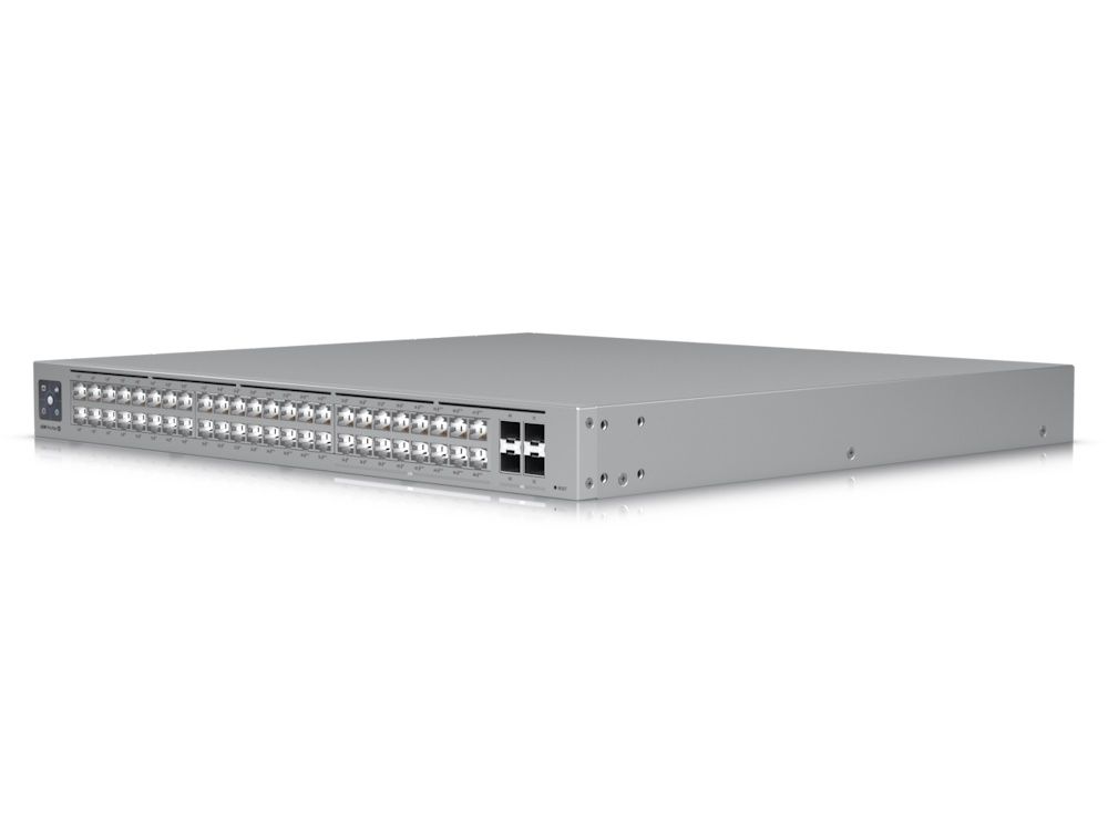 Rechter zijkant en voorkant van de Ubiquiti UniFi USW-Pro-Max-48-PoE 48-poorts L3 Managed PoE++ switch