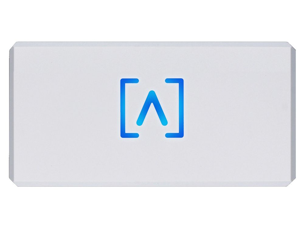 Bovenkant van de Alta Labs Control lokale hardware-based netwerkcontroller met het Alta Labs logo