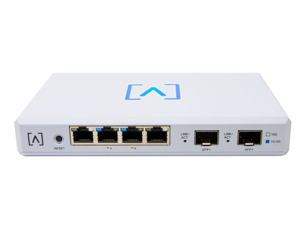 Voorkant van de Alta Labs Route10 high performance 10 Gbps router met PoE en VPN met alle ethernetpoorten en SFP+ poorten
