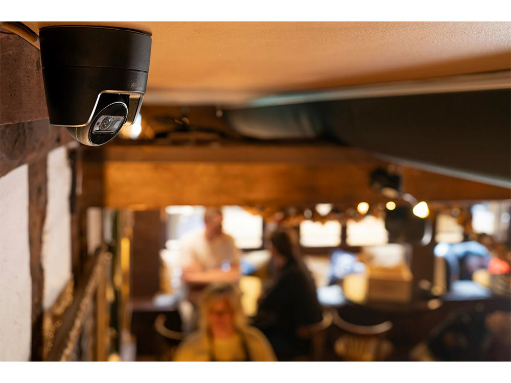 Axis M3128-LVE | 8MP AI domecamera met IR & Edge Vault