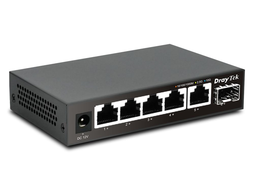 Linker zijkant en voorkant van de DrayTek VigorSwitch Q60x unmanaged 5-poorts 2.5 Gigabit switch