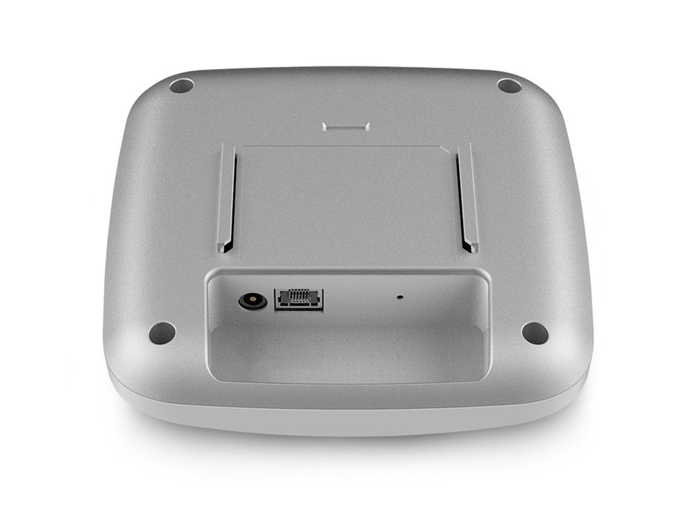 Onderkant van de achterkant van het EnGenius Cloud6 2x2 ECW210L indoor WiFi 6 access point met de ethernetpoort met PoE input