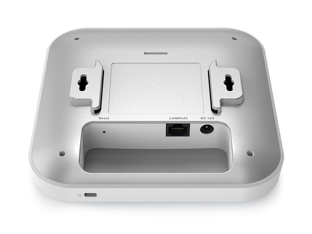 Achterkant en onderkant van het EnGenius Cloud6 4x4 Lite ECW212L WiFi 6 dual-band indoor access point met ethernetpoort en stroomaansluiting