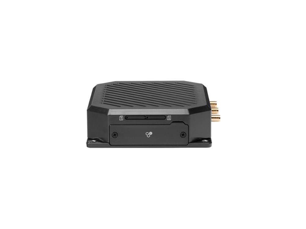 Zijkant van de Ericsson Cradlepoint S400 4G+ router (Cat.6) met 5 jaar NetCloud Essentials en Advanced licentie