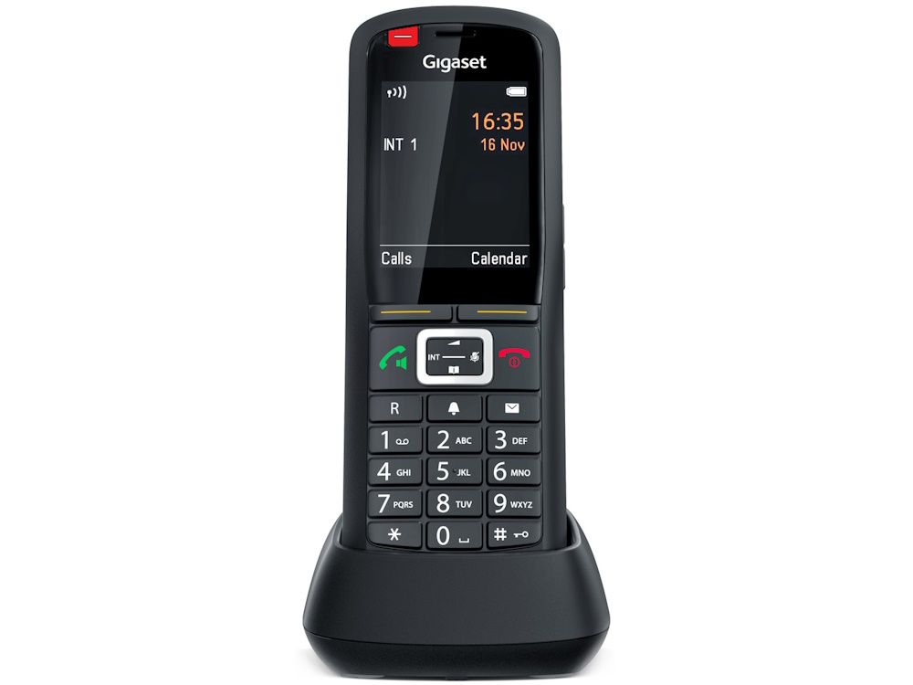 Voorkant vand e Gigaset R700H Protect PRO VoIP DECT handset in de oplader