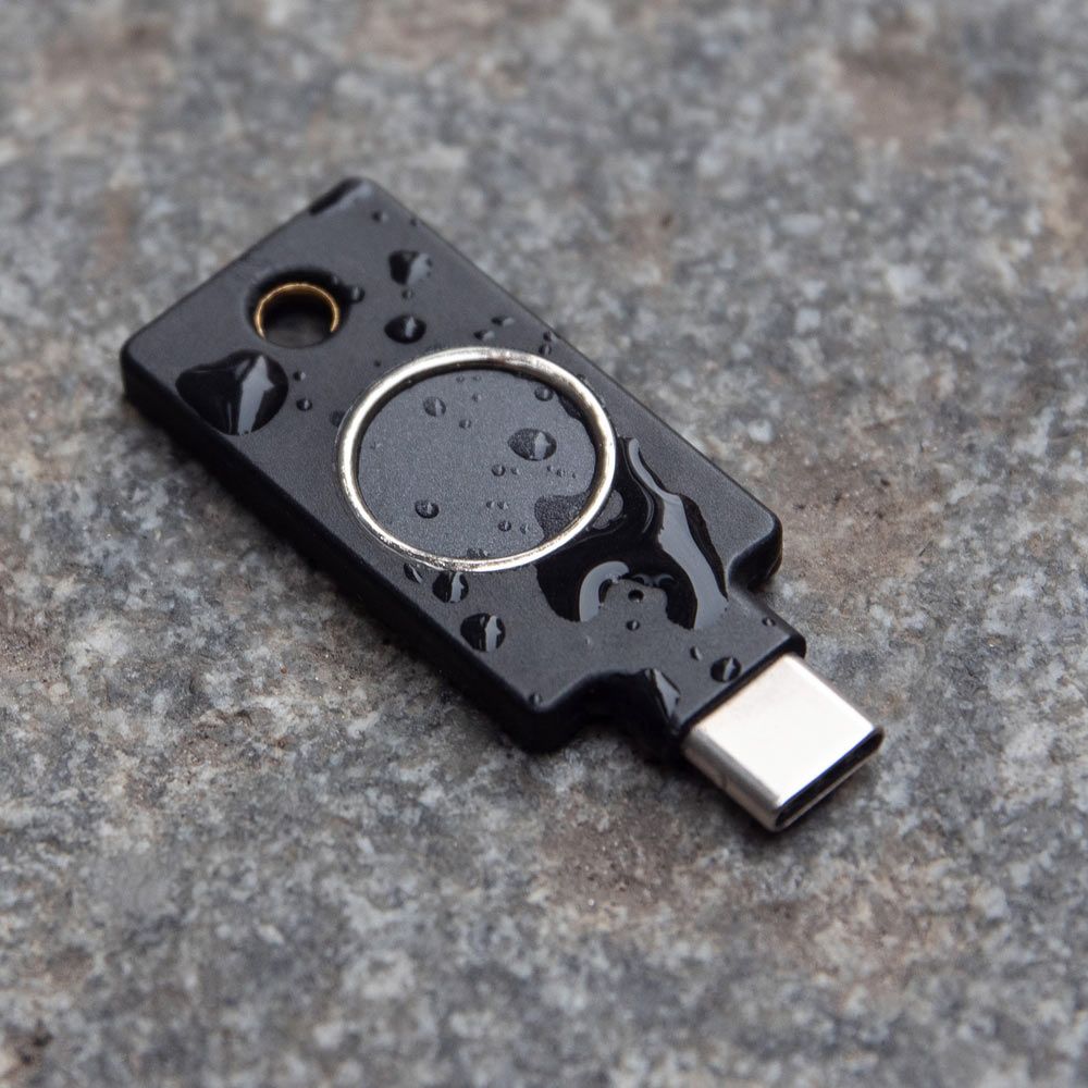 De Yubico YubiKey Bio USB-C security key kan tegen water