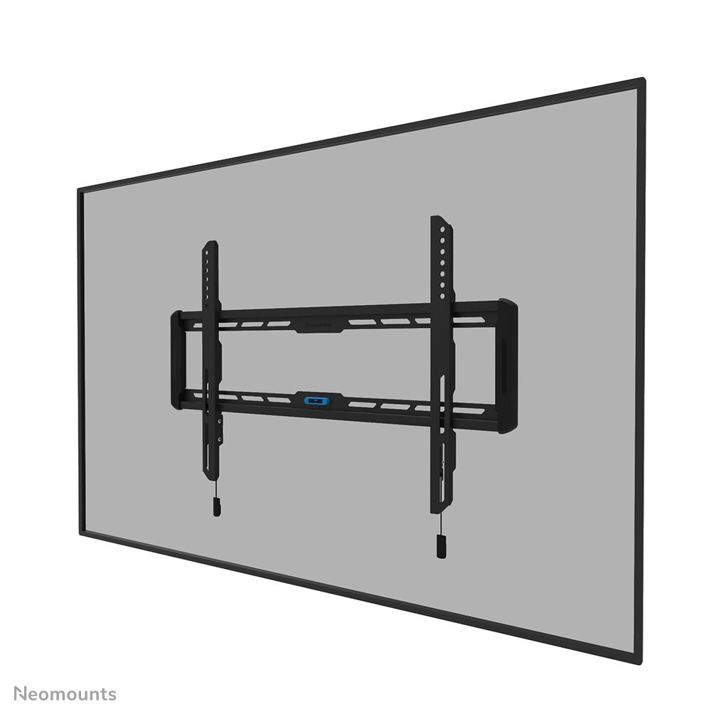 De Neomounts WL30-550BL16 muurbeugel voor displays van 42" tot 86" gemonteerd achter een beeldscherm