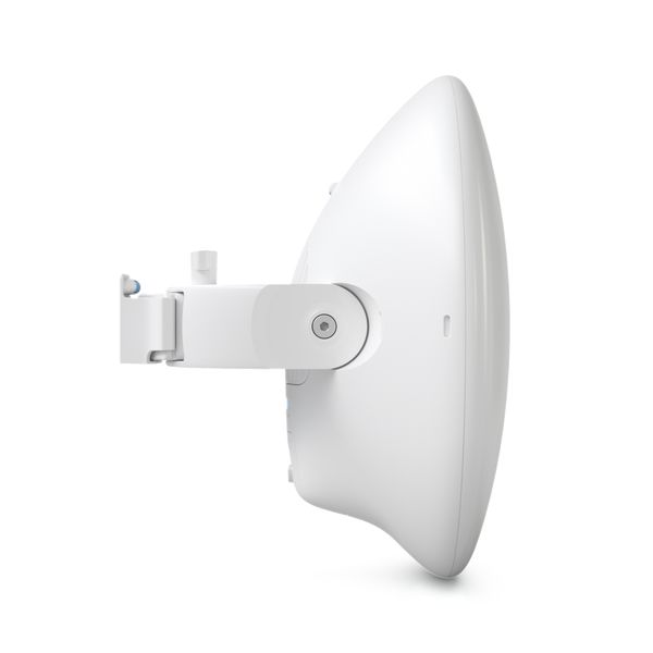 Linker zijkant van het Ubiquiti UISP Wave Nano 60 GHz Point-to-Multipoint access point met 5 GHz back-up