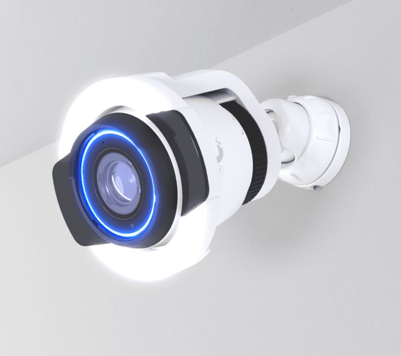 De Ubiquiti UniFi Protect G5 Pro Enhancer (UACC-G5-Enhancer) IR LED tot 40m en spotlight gemonteerd op de camera