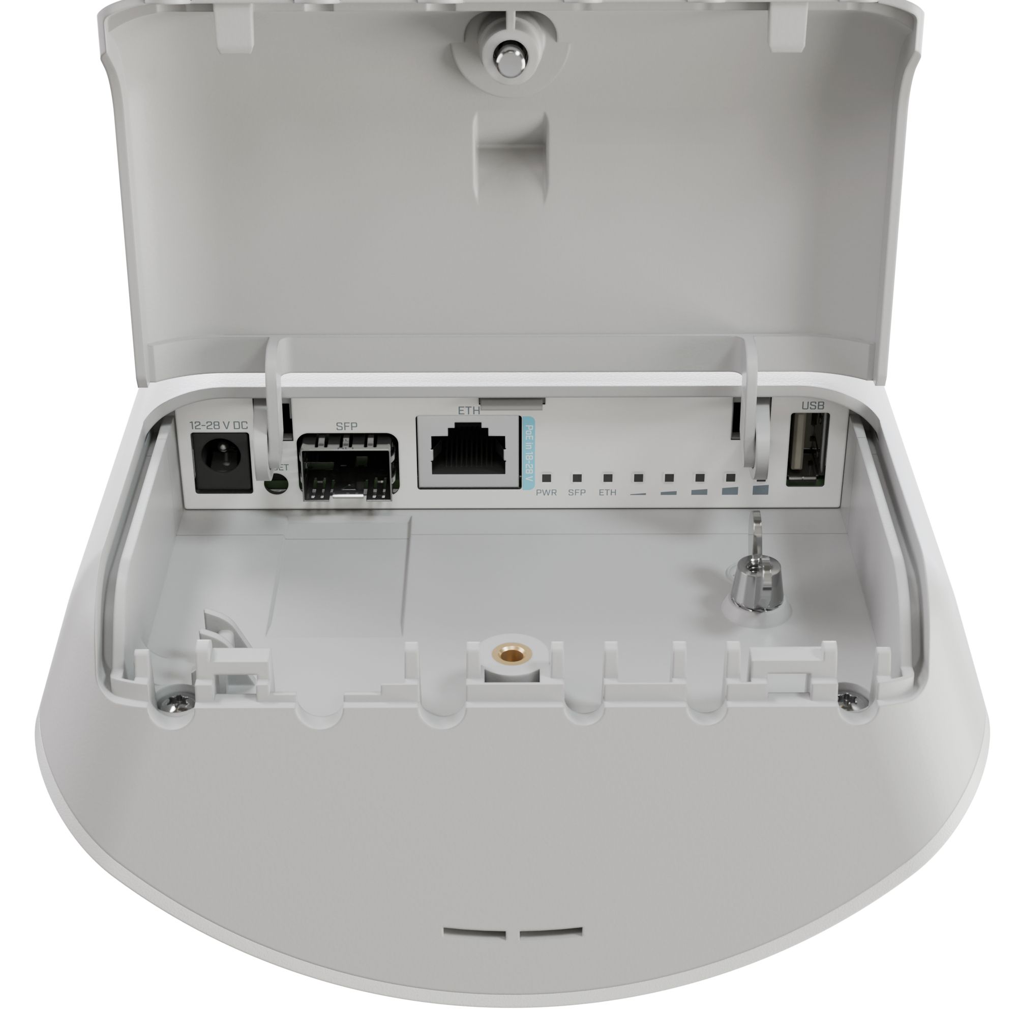 Binnenkant van het MikroTik mANTBox ax 15s dual-band WiFi 6 outdoor access point met sectorantenne voor point-to-multipoint verbindingen met ethernetpoort en sfp poort en usb poort