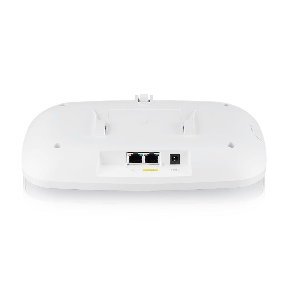 Onderkant en achterkant van het Zyxel NebulaFlex Pro WBE630S WiFi 7 indoor access point met de ethernetpoorten en stroomaansluiting