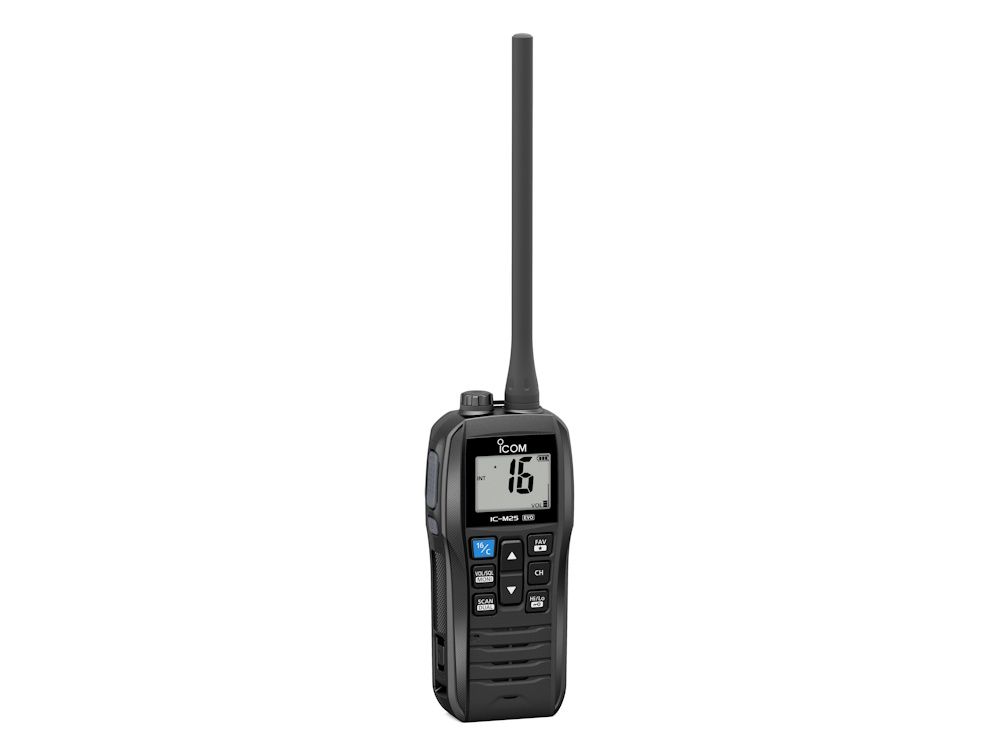 De zwarte Icom IC-M25EURO EVO drijvende waterdichte handheld marifoon schuin van voren